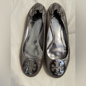 TORY BURCH silver ballet flats. Size 8. GREAT used condition! Non smoking home.